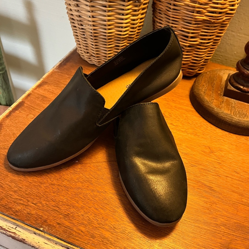 LUCKY BRAND Charsa 2 loafers :: women's size 9.5 :: black leather upper :: new